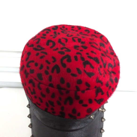 TNC FAUX CALF FUR ANIMAL PATTERN BASEBALL BLACK/RED UNISEX - Picture 5 of 9